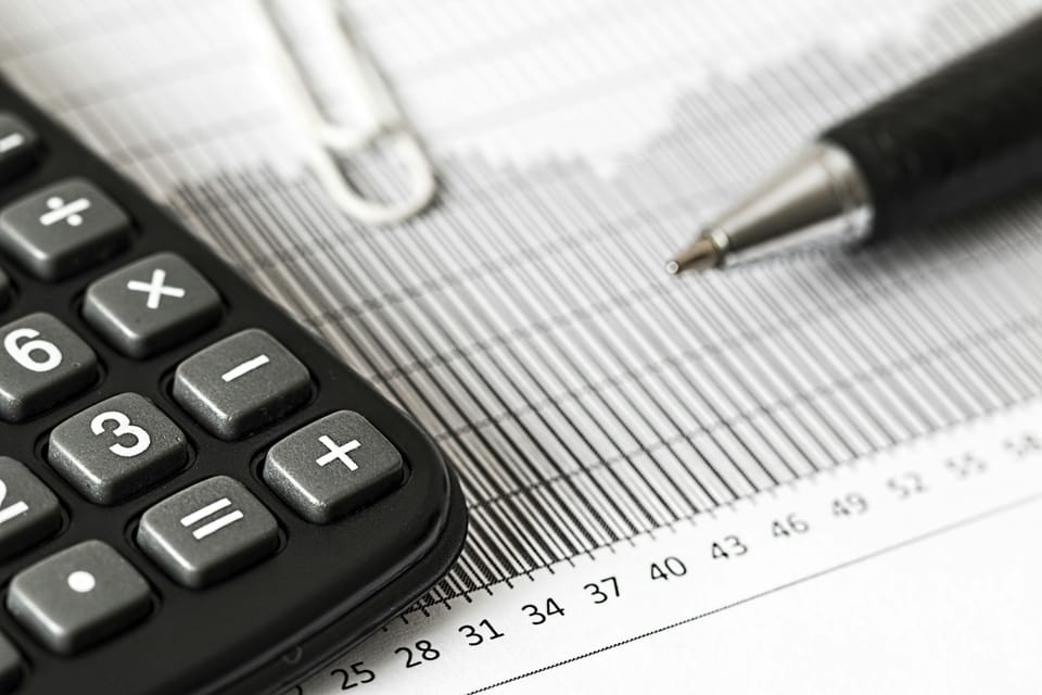 An image depicting an English speaking accountant serving expats in Korea